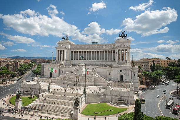 10 Facts about Piazza Venezia